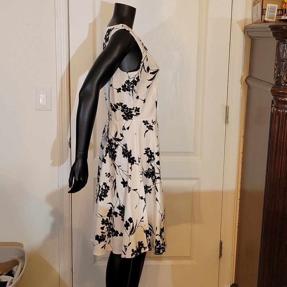 BRAND NEW BLACK/WHITE SLEEVELESS DRESS - Picture 12 of 16